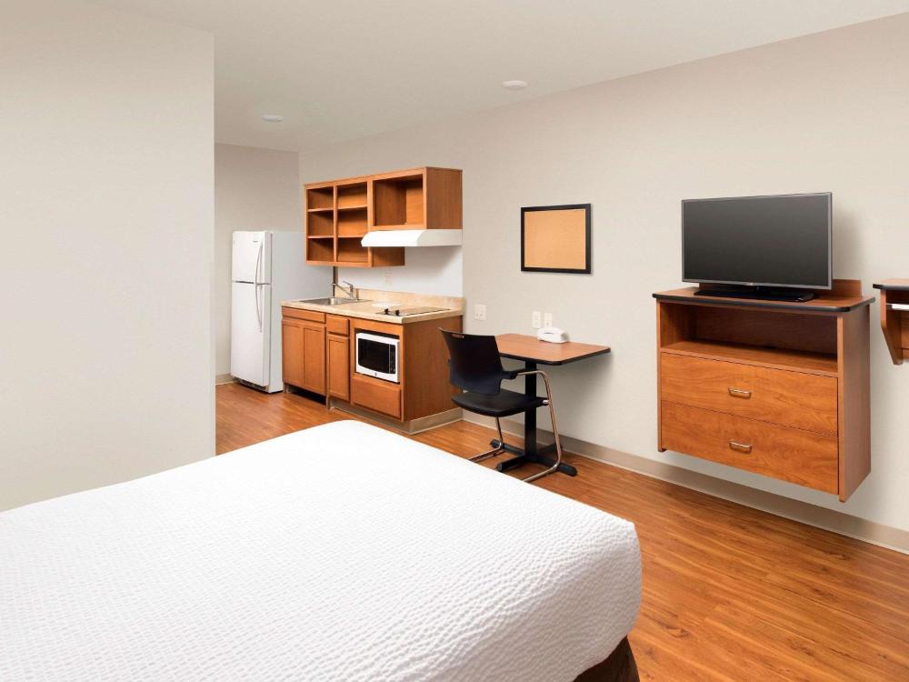 Queen Room  with Roll-In Shower - Disability Access/Non-Smoking interior